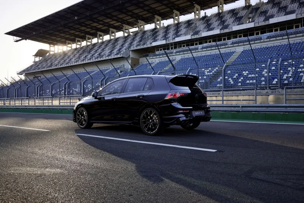 2025-Volkswagen-Golf-R-21