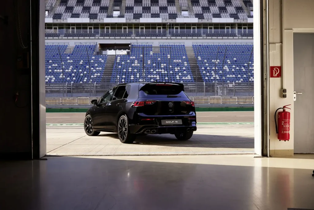 2025-Volkswagen-Golf-R-22