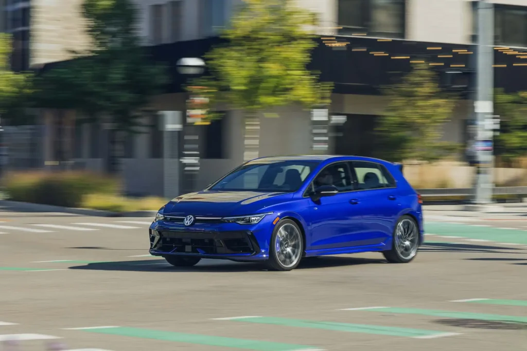 2025-Volkswagen-Golf-R-23