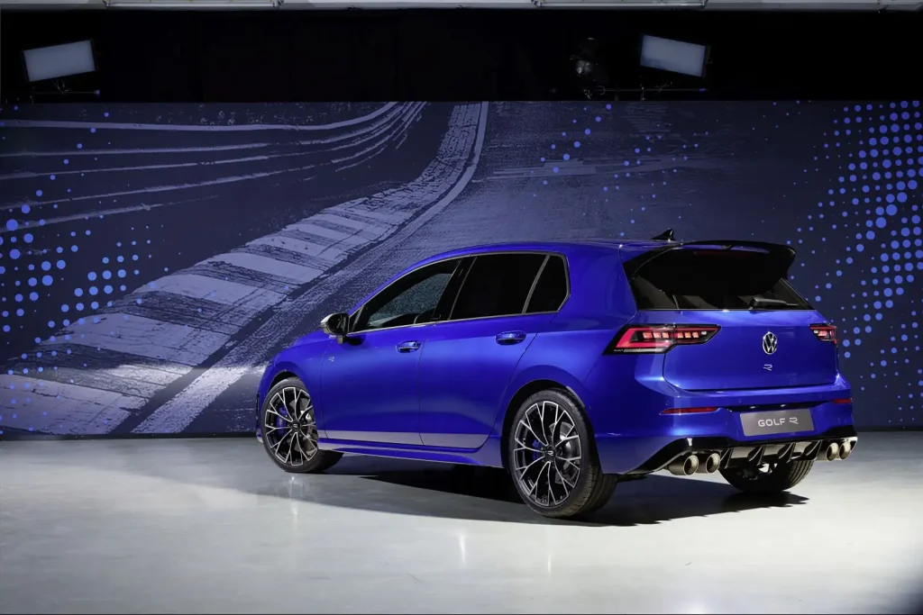 2025-Volkswagen-Golf-R-3