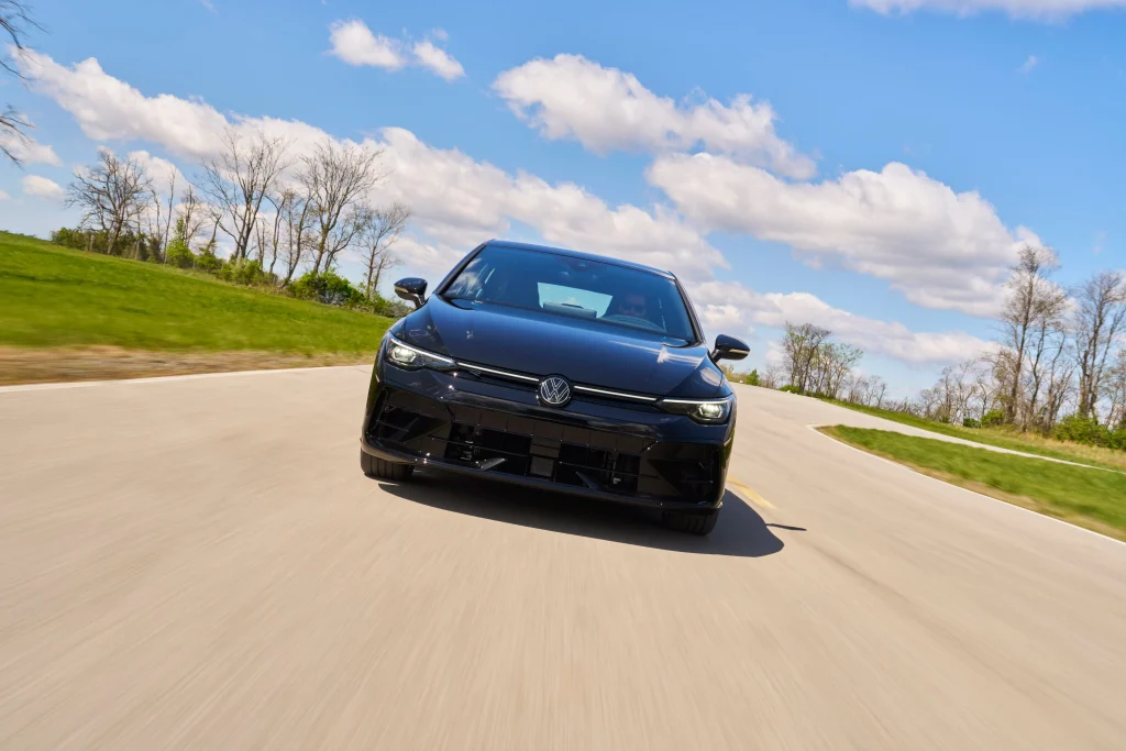 2025-Volkswagen-Golf-R-30