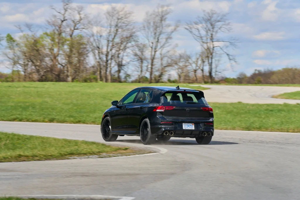 2025-Volkswagen-Golf-R-32