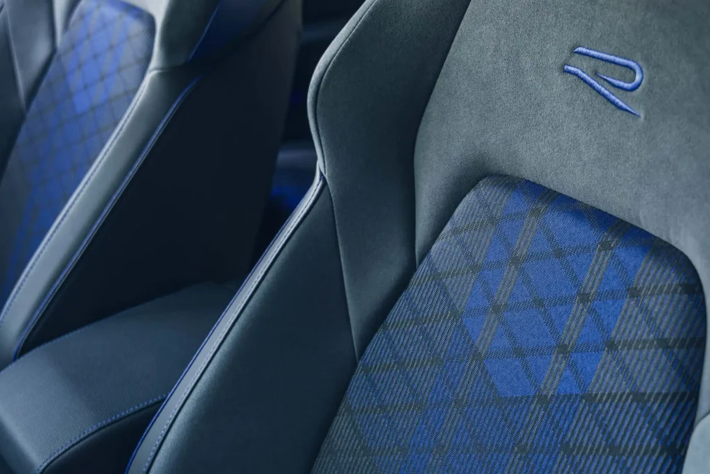 2025-Volkswagen-Golf-R-35