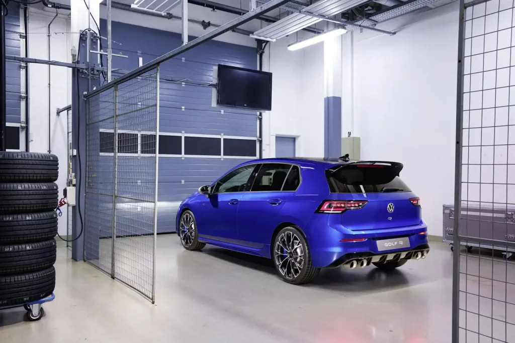 2025-Volkswagen-Golf-R-4