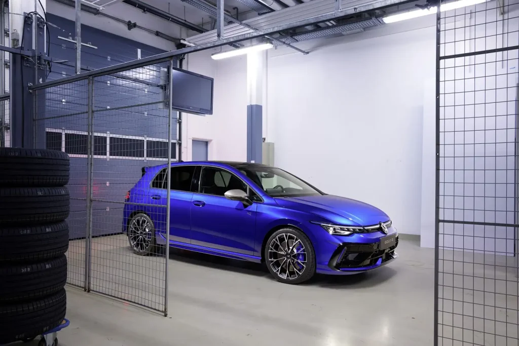 2025-Volkswagen-Golf-R-5