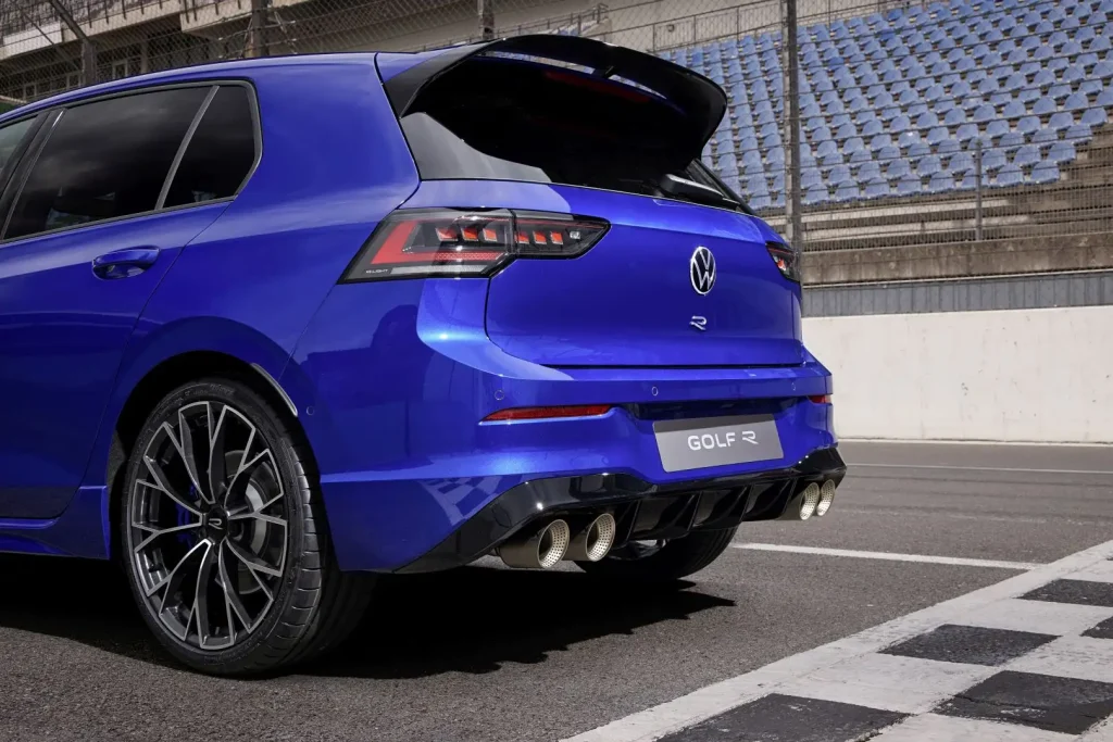 2025-Volkswagen-Golf-R-70