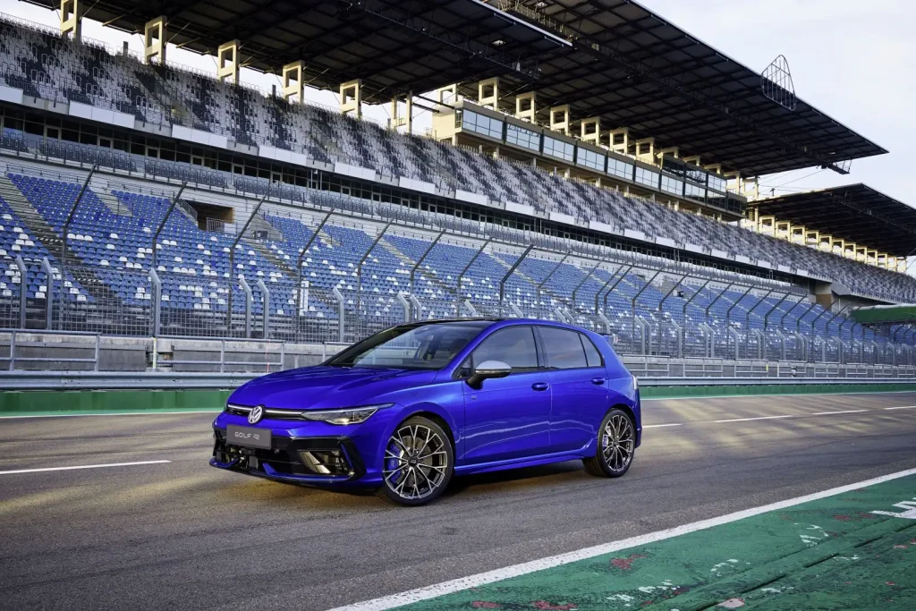 2025-Volkswagen-Golf-R-8